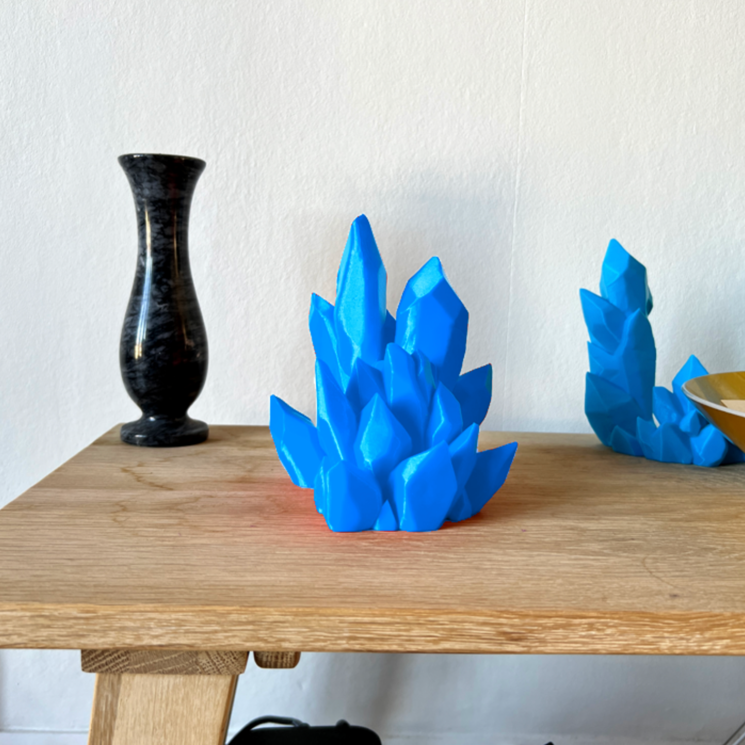 Crystal Controller Stand