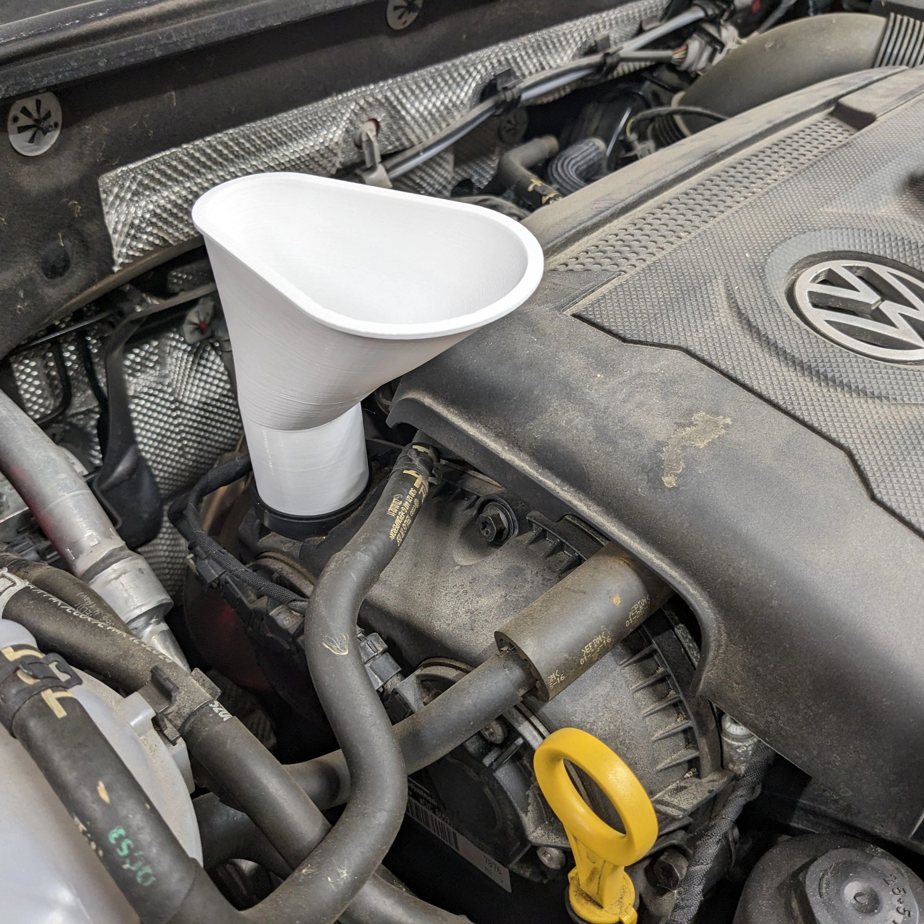 VW Twist Lock Oil Funnel