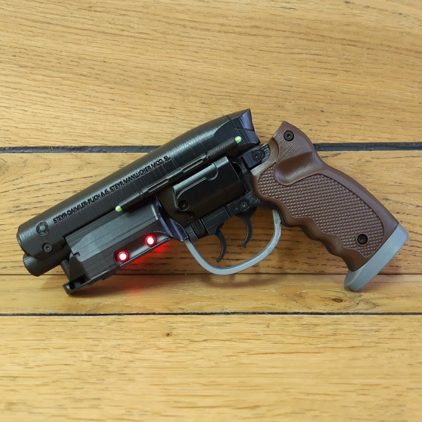 Deckard's Pistol - BladeRunner - DIY KIT + With Stand