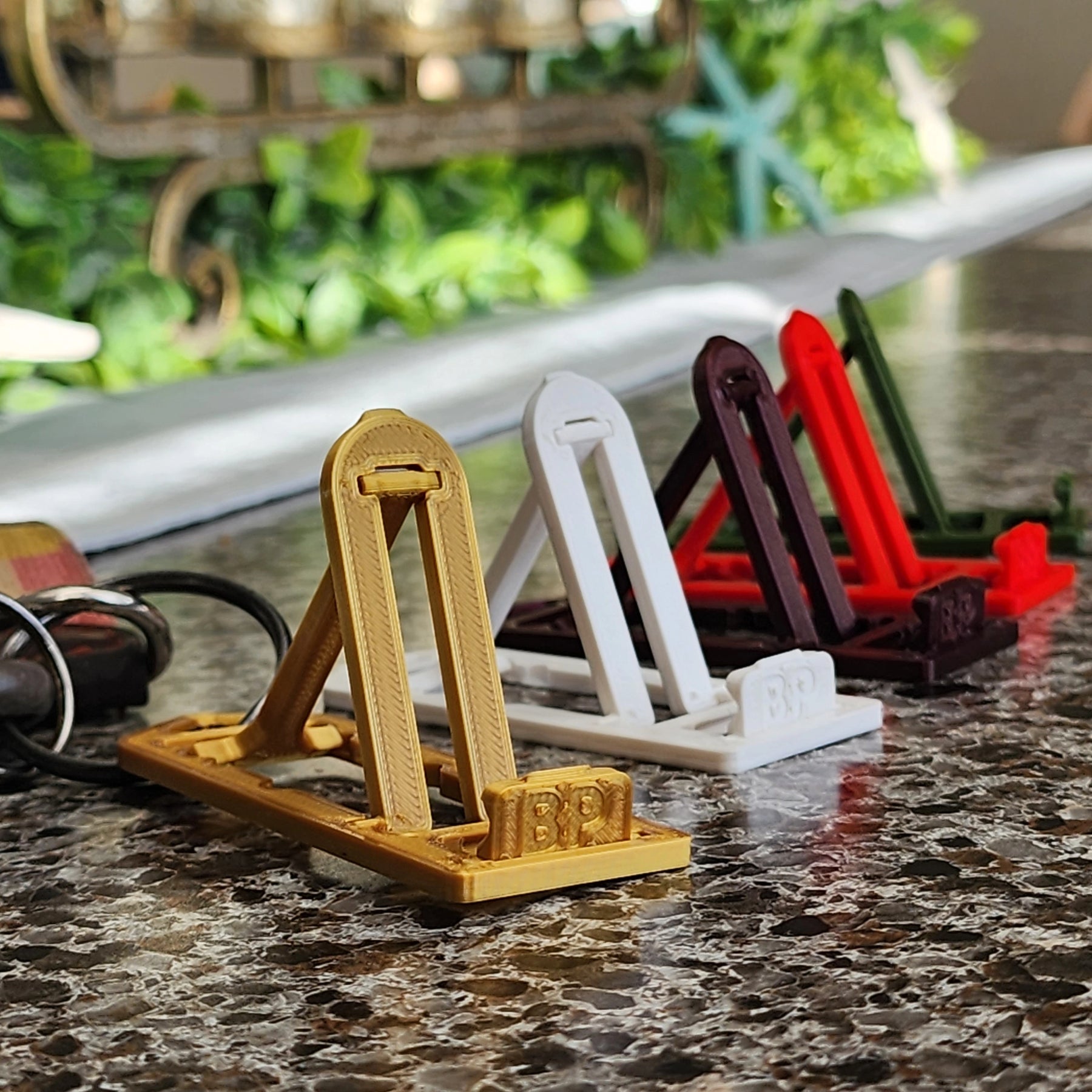 Foldable Phone Stand Keychain (Adjustable!)