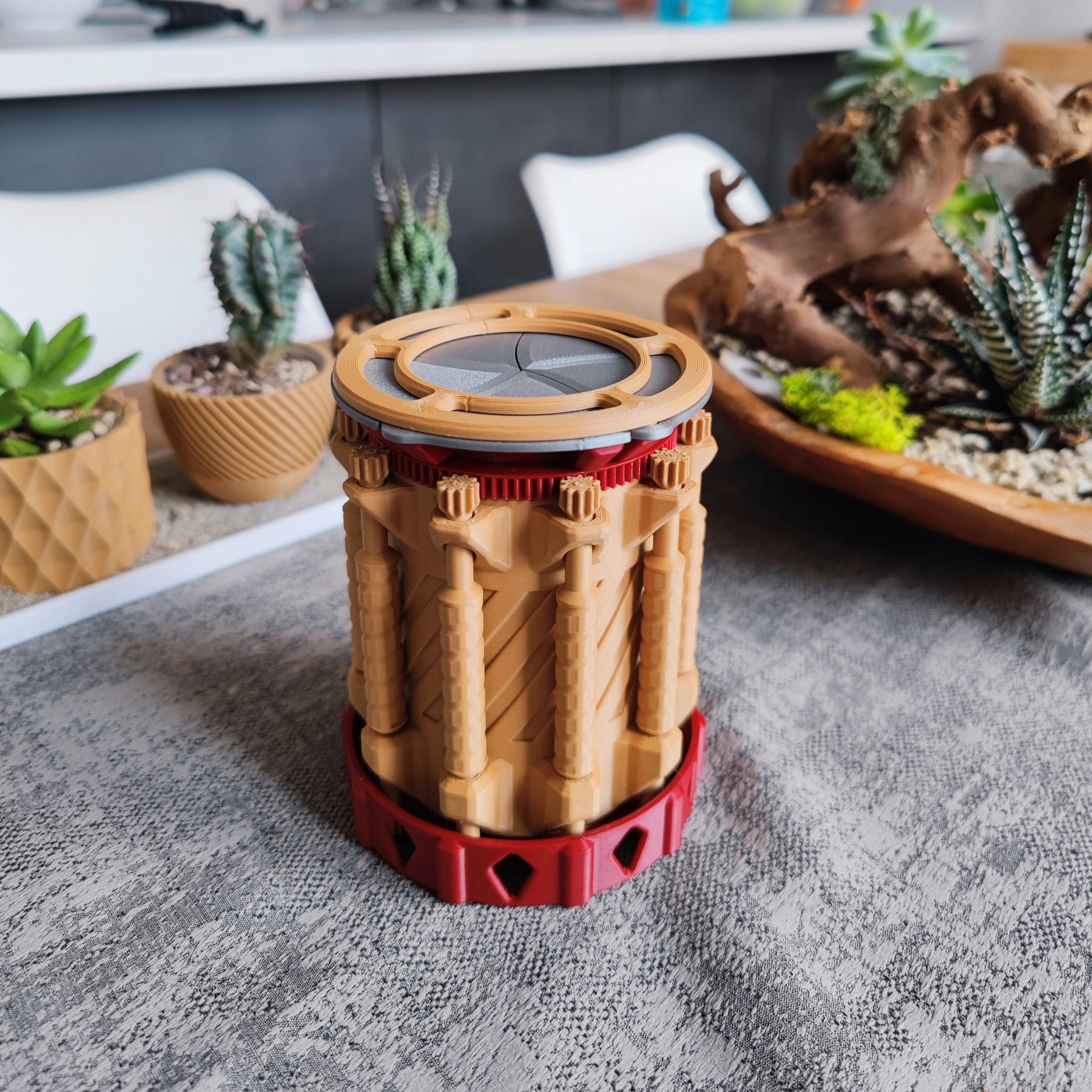 Geared Iris Dice Box