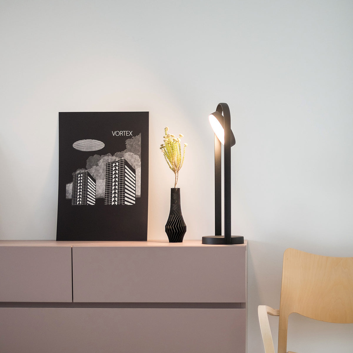 Zig Zag Dry Vase 01